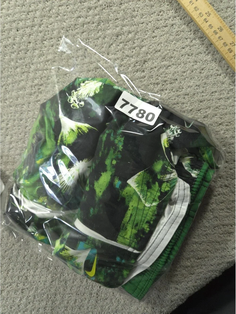 Nike Swim Trunks Mens XL Green Hibiscus Floral Tropical Board Shorts NWT